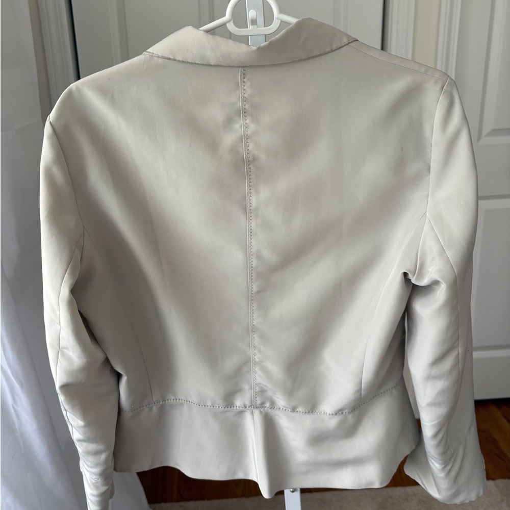Armani Collezioni Women's Cream Jacket - Picture 7 of 8